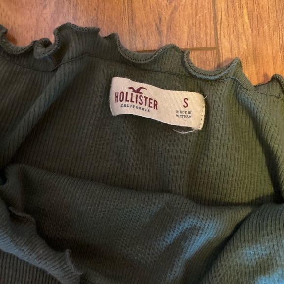 Off the shoulder scalloped top - Picture 3 of 4